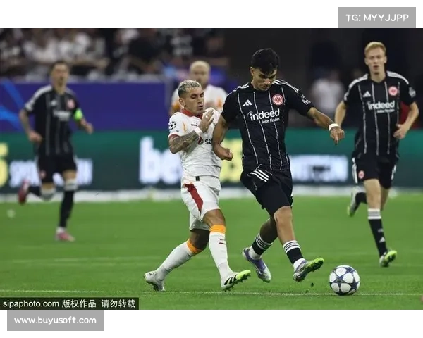 美因茨主场惜败球迷赛后掌声鼓励球队展现坚韧精神