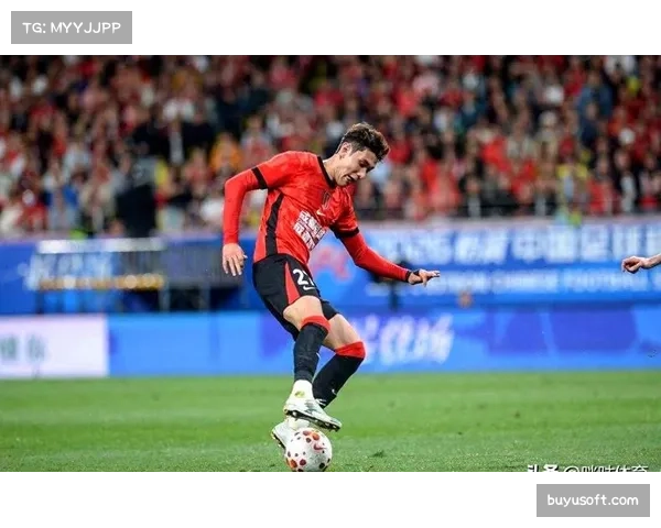 成都蓉城半场0-1落后云南玉昆，客队反击先拔头筹